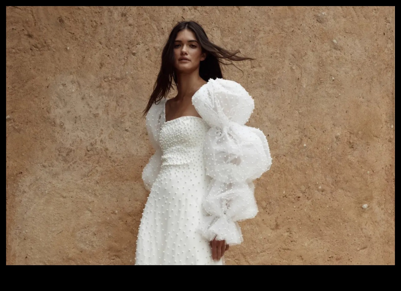 Νυφικά επώνυμων σχεδιαστών που θα σας κόψουν την ανάσα 4 Elegance Defined: Designer Wedding Dress Wonders