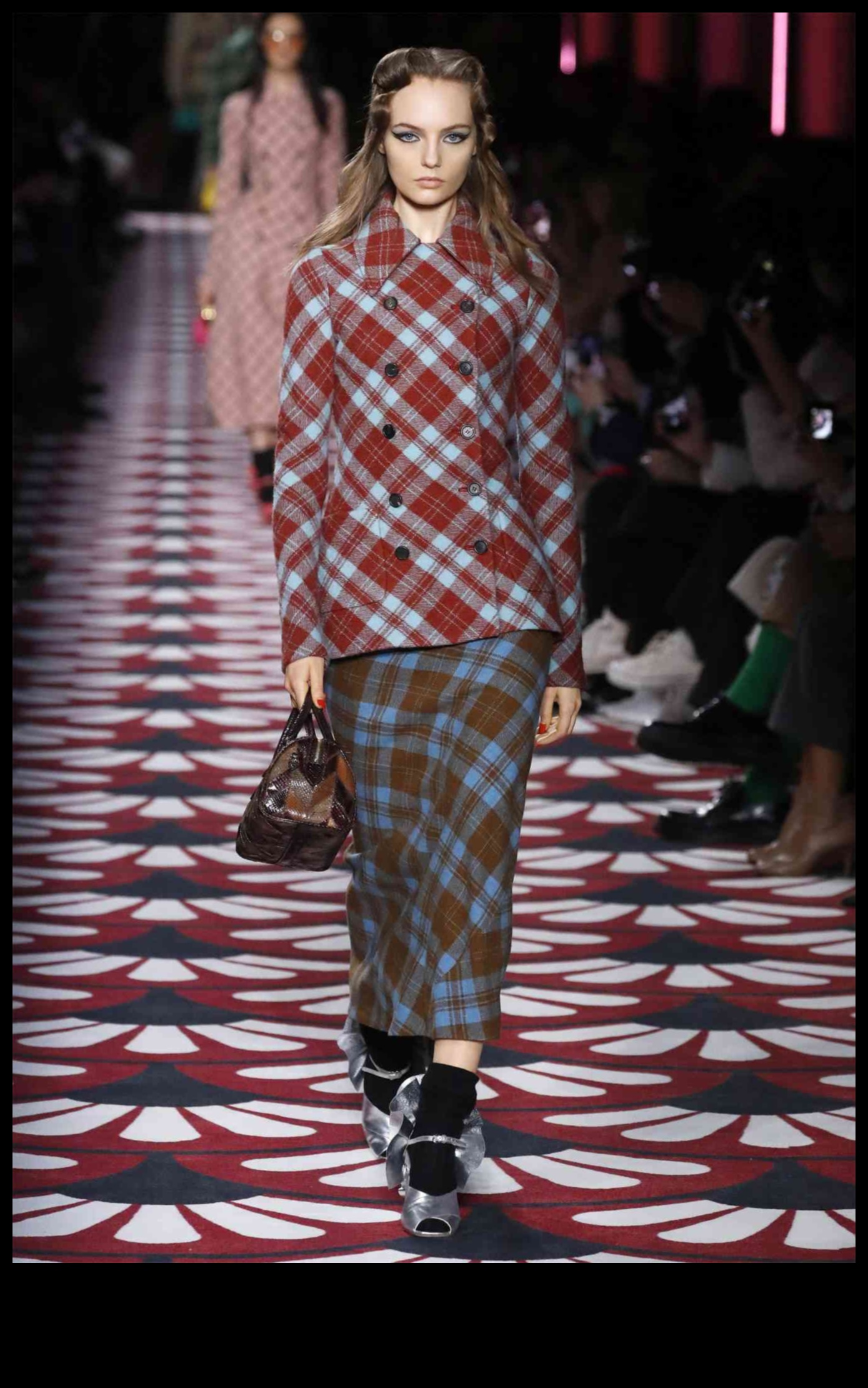 Print Parade A Guide to Mixing Patterns for Bold and Trendy outfits 5 Print Parade: Mixing Patterns for Bold and Trendy outfits