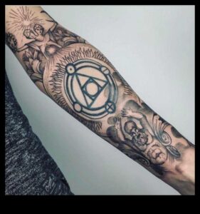Ink Alchemy: Ανυψώστε το βλέμμα σας με τη μαεστρία στο τατουάζ του βραχίονα