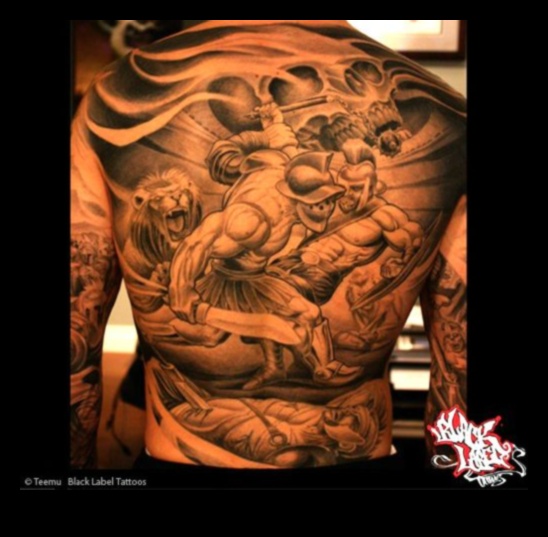 Επικά σκηνικά που αποκαλύπτουν το μεγαλείο των τολμηρών αφηγήσεων για τατουάζ πλάτης 1 Epic Backdrops: Unveiling the Grandeur of Bold Back Tattoo Narratives