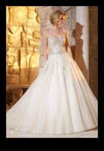 Elegance Embodied: Νυφικά σχέδια αιχμής
